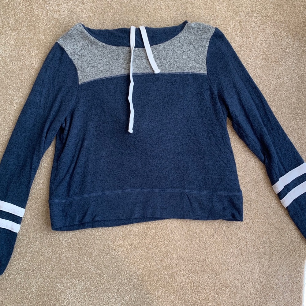 Long sleeve sweater with hood